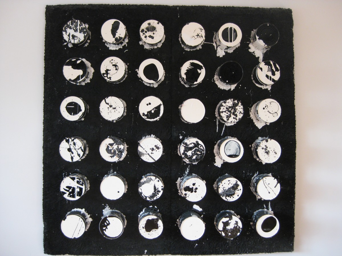 36 leere 2, 5 Ltr. Dosen Lack, Walzenfell, Acrylat auf Leinwand, 180 cm x 180 cm, 2010